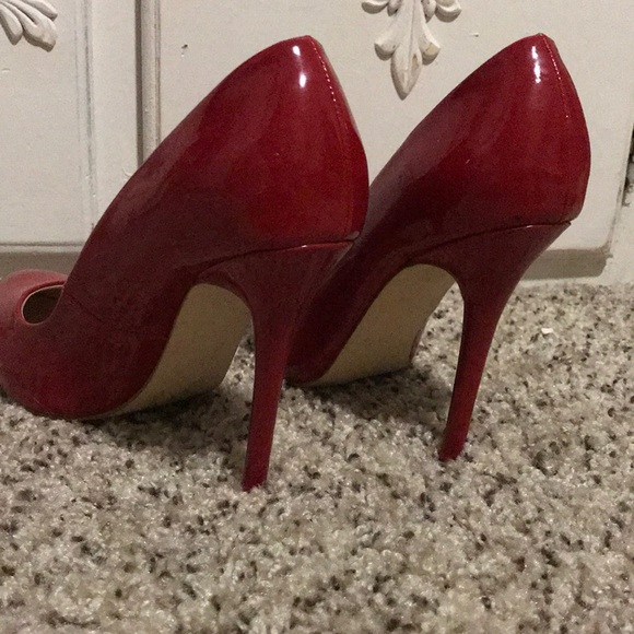 Red Heels - Picture 2 of 4